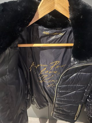 Chaqueta Karl Lagerfeld Negra con Capucha y Pelo
