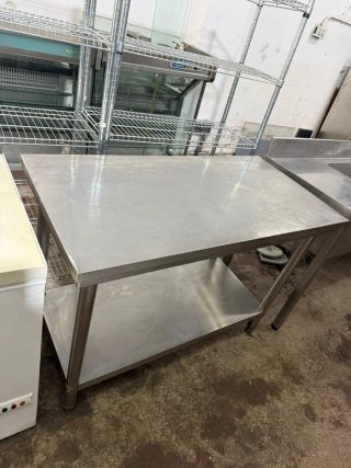 Mesa de acero inoxidable