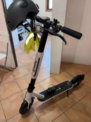 Patinete Eléctrico Reebok + Accesorios