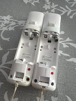 2 Mandos de wii ( sulfatados )