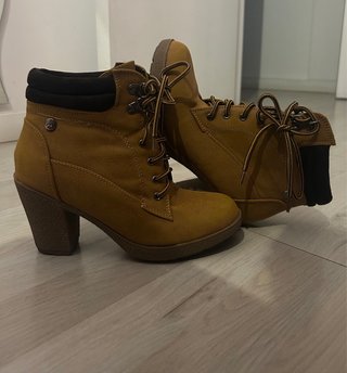 Botines de tacón marrones