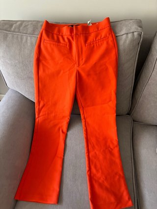 Pantalón Zara naranja flare