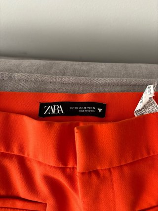 Pantalón Zara naranja flare