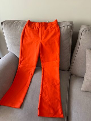 Pantalón Zara naranja flare