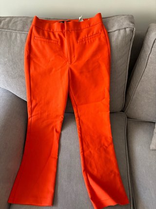 Pantalón Zara naranja flare