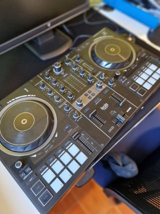 Hercules Impulse 500 DJ Controller