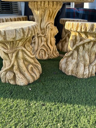 Mesa y sillas de jardín piedra tronco
