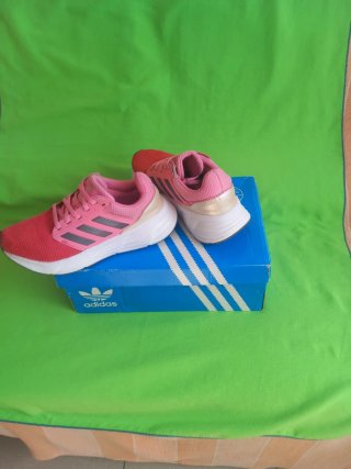 Zapatillas Adidas chica rosas y rojas