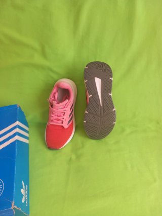 Zapatillas Adidas chica rosas y rojas