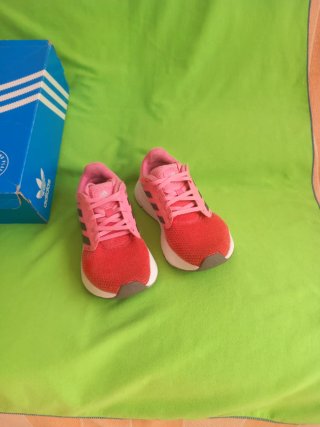 Zapatillas Adidas chica rosas y rojas