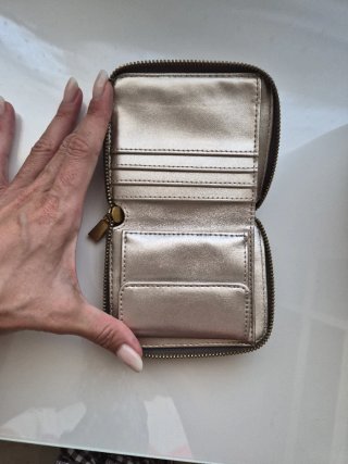 Cartera Guess efecto piel serpiente