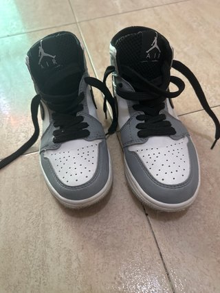 Botas Jordan Gris y Blanco originales