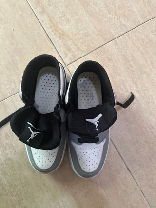 Botas Jordan Gris y Blanco originales