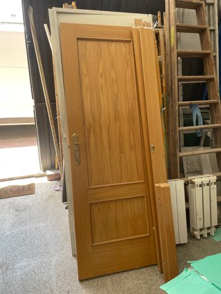 Puerta de madera de roble