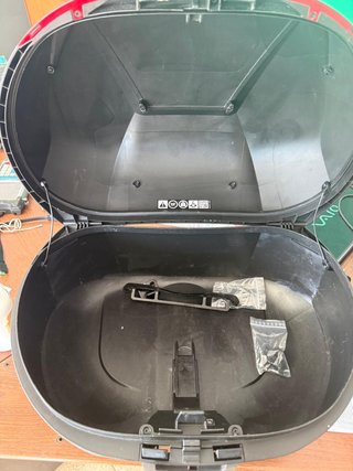 Baúl Shad SH47 Negro con Respaldo