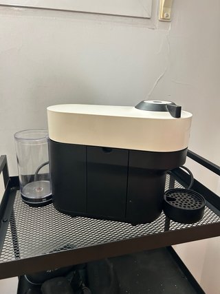 Cafetera Nespresso Krups Blanca y Negra