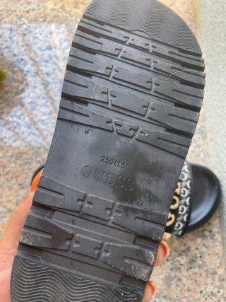 Chanclas Guess Mujer Negras y Doradas
