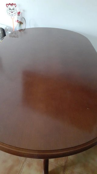 Mesa de madera mecisa antigua.