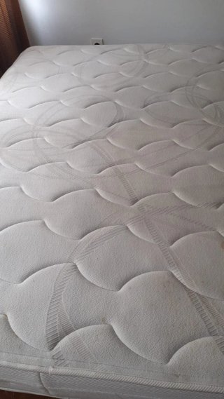 Mesa de madera mecisa antigua.