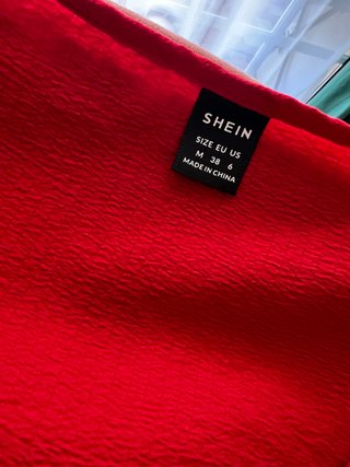 Blusa roja con botones