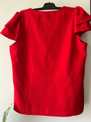 Blusa roja con botones