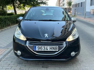 Peugeot 208 2012
