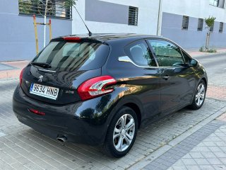 Peugeot 208 2012