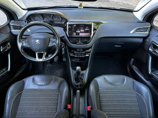 Peugeot 208 2012