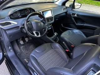 Peugeot 208 2012