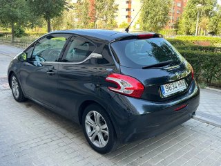 Peugeot 208 2012