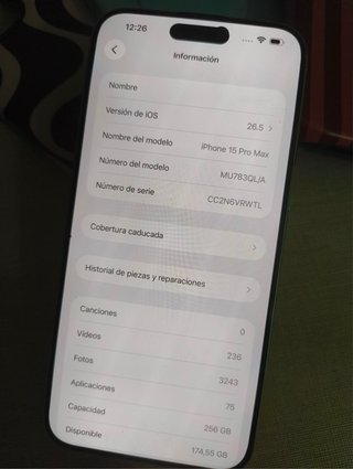 iPhone 15 Pro Max 256GB Titanio + 3 fundas