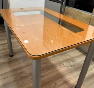 Mesa de madera y cristal para cocina