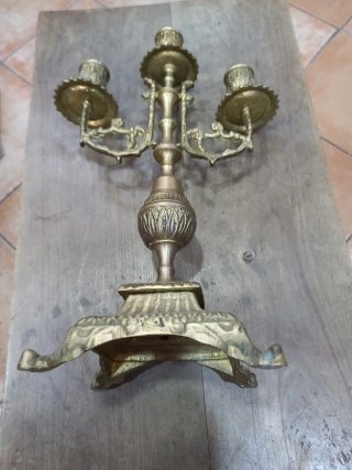 Antiguo candelabro de metal 3 brazos