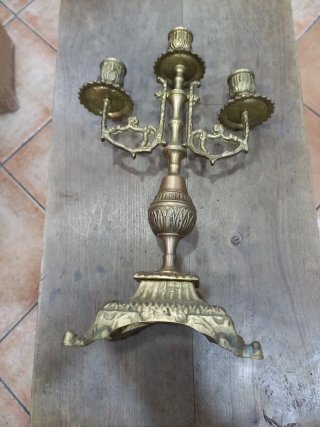 Antiguo candelabro de metal 3 brazos