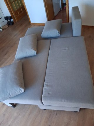 Sofá-cama gris de tela