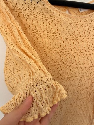 Camiseta de encaje amarilla