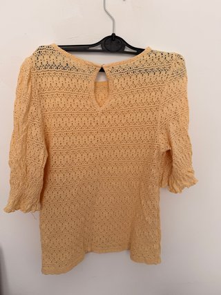 Camiseta de encaje amarilla
