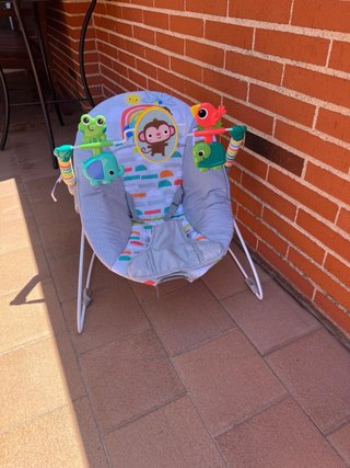 Hamaca para bebé con juguetes