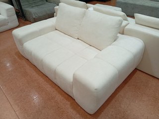 Sofá de tela blanco