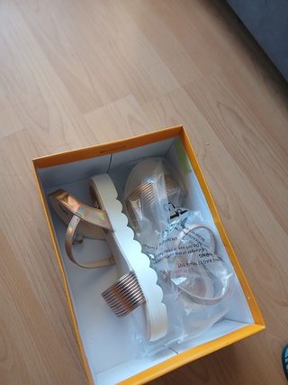 Sandalias niña Mustang oro/multicolor