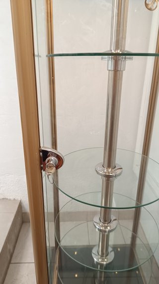 Estantería de cristal y metal