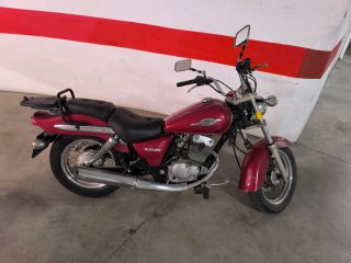 Suzuki Marauder 125cc Cruiser Roja