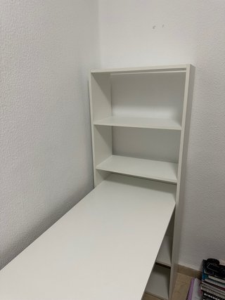 Escritorio Blanco con Estantería