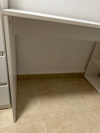 Escritorio Blanco con Estantería