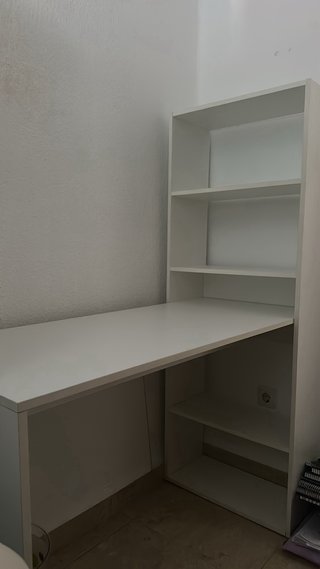Escritorio Blanco con Estantería