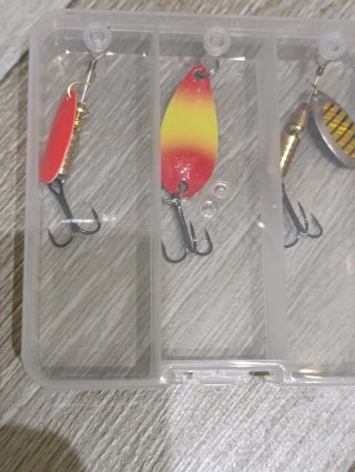 Señuelos pesca black bass y cucharillas