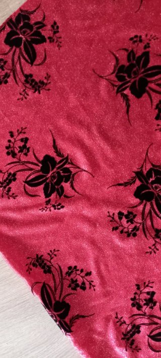 Chal flamenco con flecos y flores
