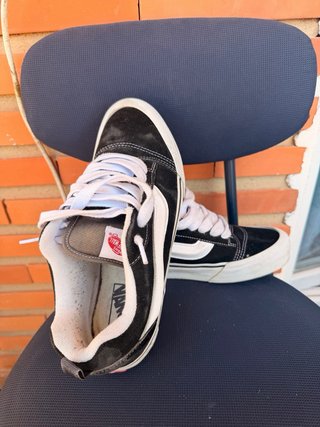 Vans Knu School Negras y Blancas