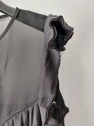 Blusa negra con transparencias