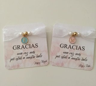 PULSERAS CON INICIAL + TARJETÓN PERSONALIZADO